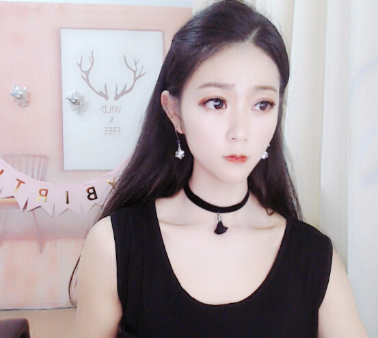 美女直播间新人很甜