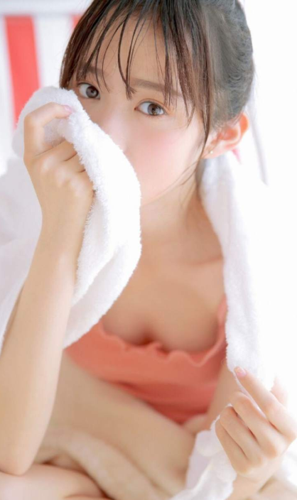 美女主播会打王者MVP金牌