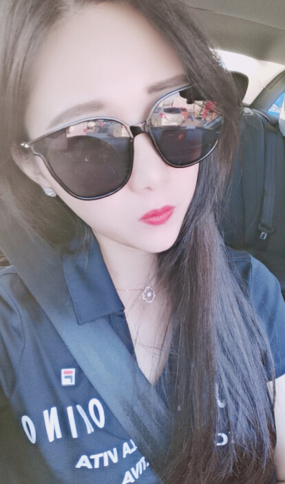 美女直播间土味情话主播被撩