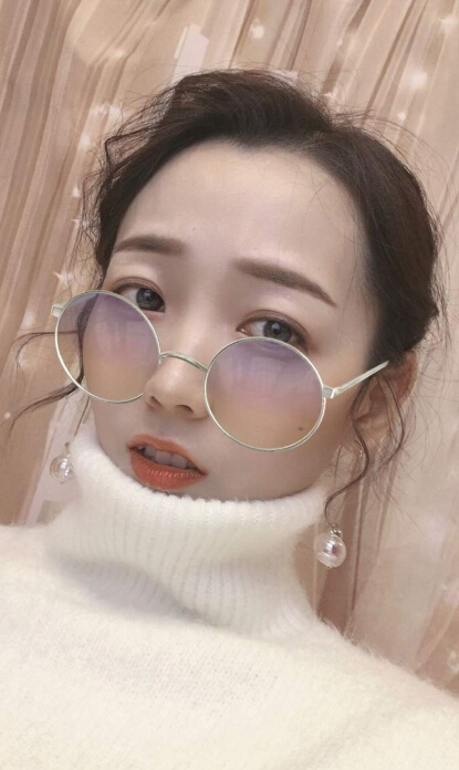 美女主播被观众拍板砖