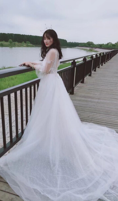 美女主播直播间跳八颠