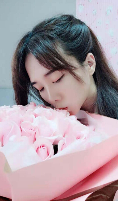 美女主播直播pk输了要拜堂
