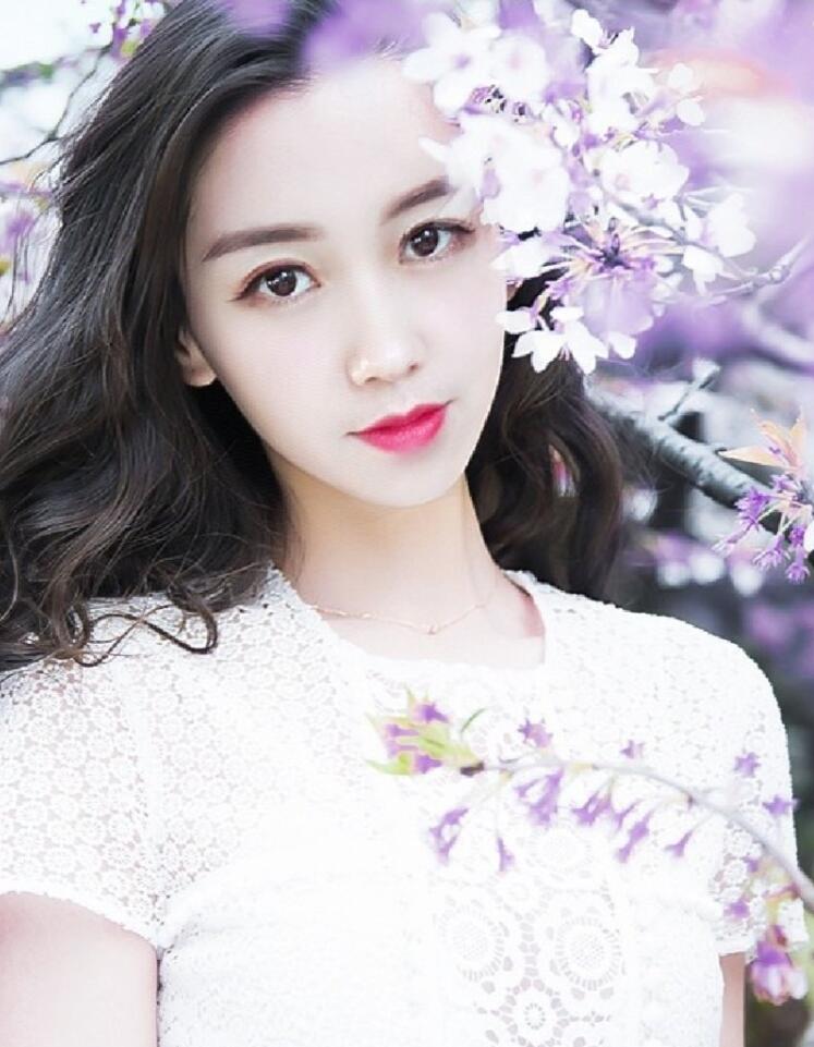 美女直播间嗨曲瞬间燃起内心的激情