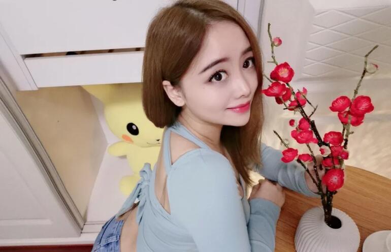 美女直播间主播才艺秀
