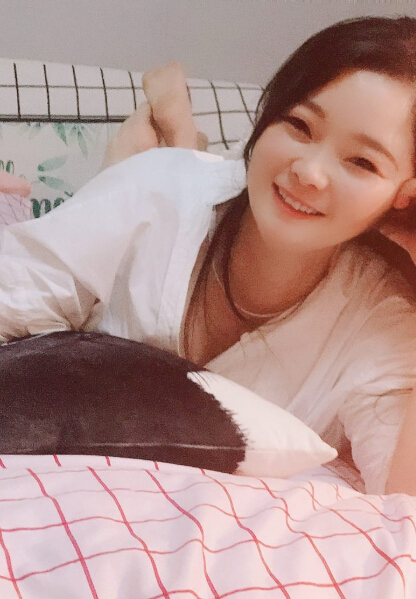美女主播热舞直播间
