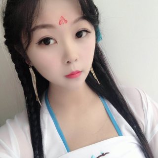 汉服美女直播间跳舞火了2