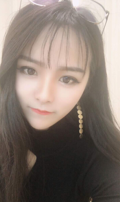 真人美女视频表演 主播热裤显美腿