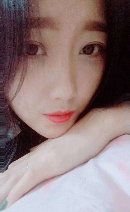 真人秀视频网站 美女主播比心新招式