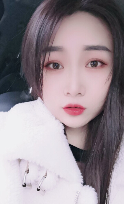 真人美女聊天室 跟主播说点悄悄话