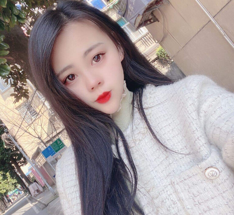 女主播视频社区 美女想做你的小蜜桃
