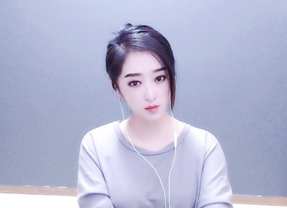 新人美女主播直播间求宠爱1