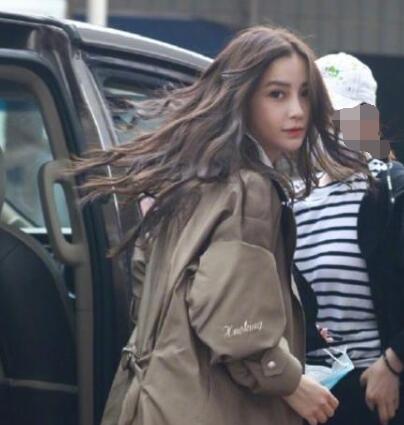 美女杨颖复工 回眸一笑依然甜如少女3