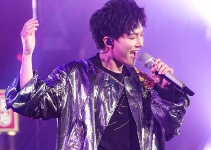 周深唱《达拉崩吧》一人分饰多角 声音挑战太厉害了1