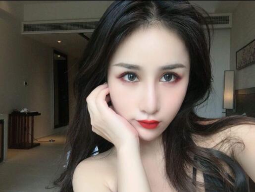 搞笑版美女在线k歌视频1