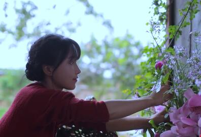 李子柒春日鲜花宴照片曝光简直太美了3