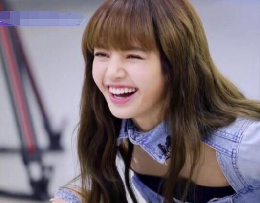 lisa亲自教虞书欣练舞