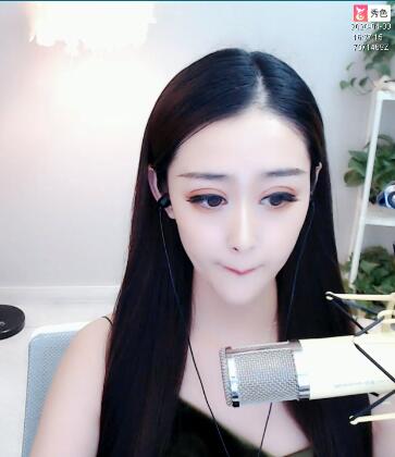 美女主播间奇怪“动作”我看入迷了3