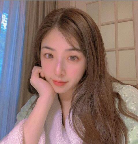 张含韵自拍照温柔可人 少女感十足2