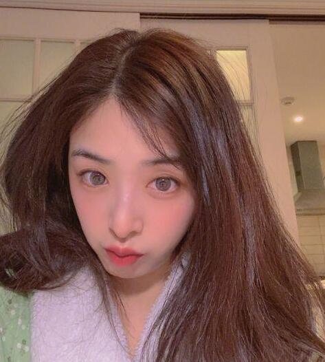 张含韵自拍照温柔可人 少女感十足3