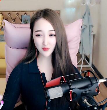 美女k歌直播 主播一首歌唱出来三个豪礼榜1