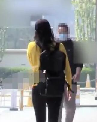 章子怡现身美容院2