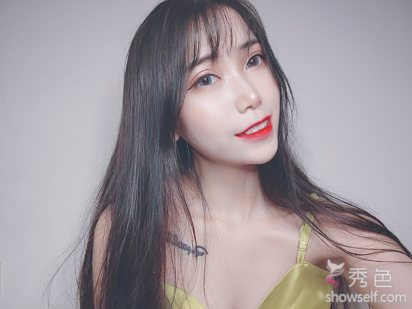 美女主播鱼摆摆1
