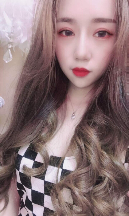 气质美女主播球球竟被罚画脸3