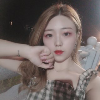 可爱个性主播小璟雯被称为憨憨1