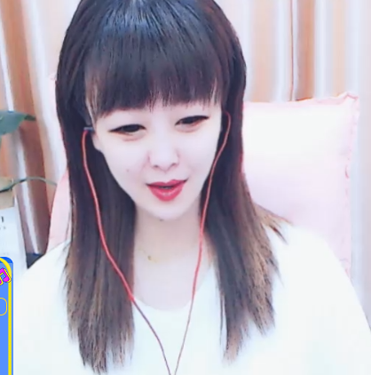 美女直播间主播