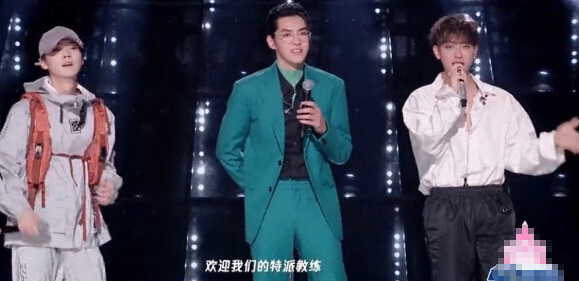 吴亦凡鹿晗黄子韬同框 三人动作神同步3