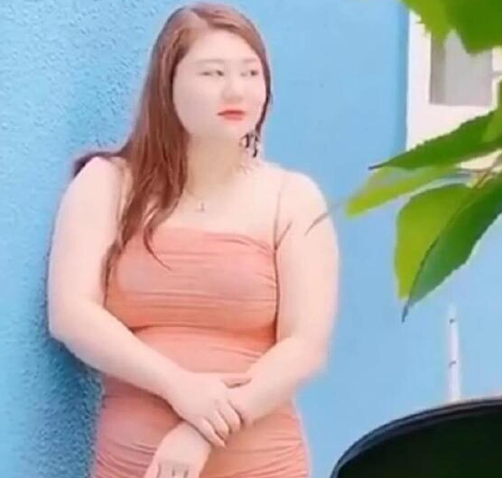 杨天真穿鱼尾裙拍大片 自信女人最美1