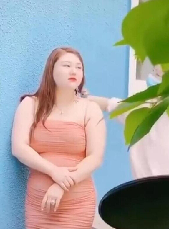 杨天真穿鱼尾裙拍大片 自信女人最美2