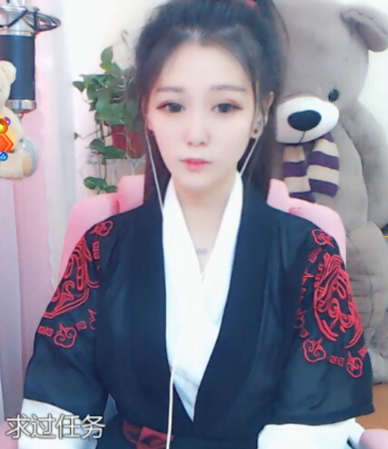 古风美女主播 直播间吃雪糕画面很美2