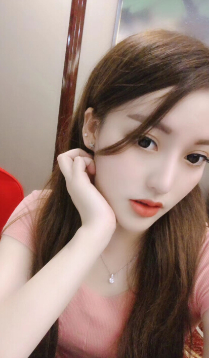 长发美女唯唯甜美直播 众人围观2
