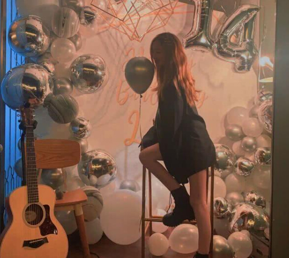 王菲现身女儿14岁生日派对 母女合影似姐妹3