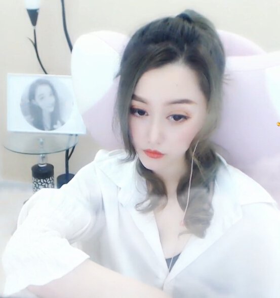 美女主播王淑芳1