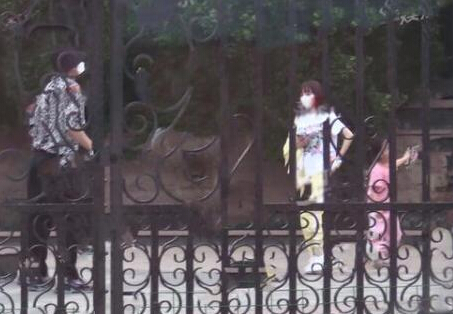 贾乃亮李小璐同框 开心热聊超自然2