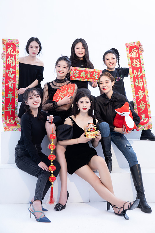 秀色直播女团 绽放自己的才华1