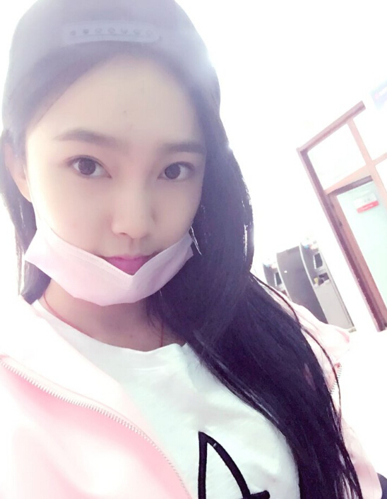 美女直播间 搞怪美女表演顶碗跳舞真是绝了2