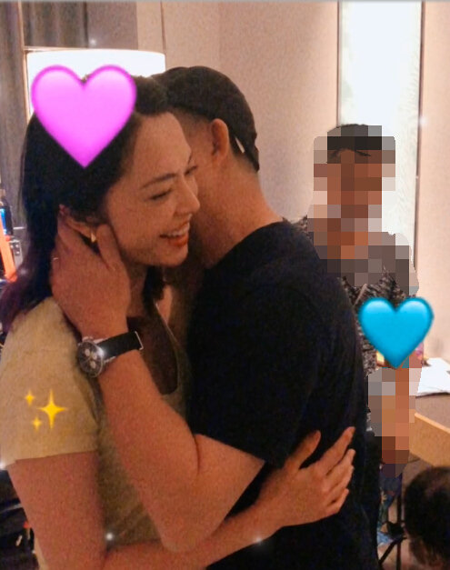 姚晨老公惊喜探班 夫妻俩罕见秀恩爱撒狗粮2