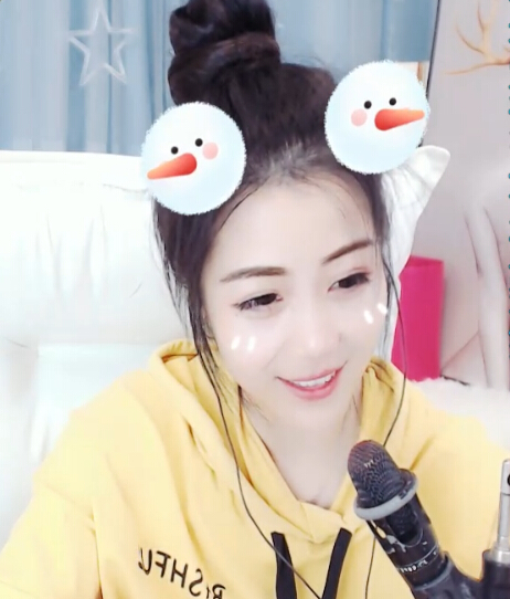 爱唱歌的美女主播竟然这么调皮2