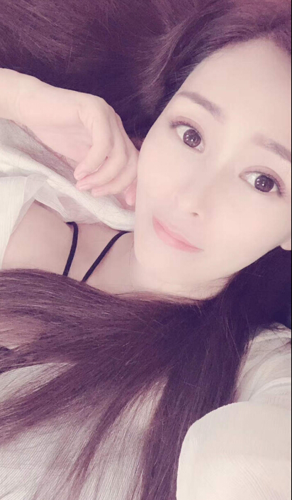 唱歌主播说自己的歌声和人一样属于耐看型2