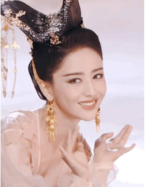 佟丽娅唐装造型 翩翩起舞美如画1