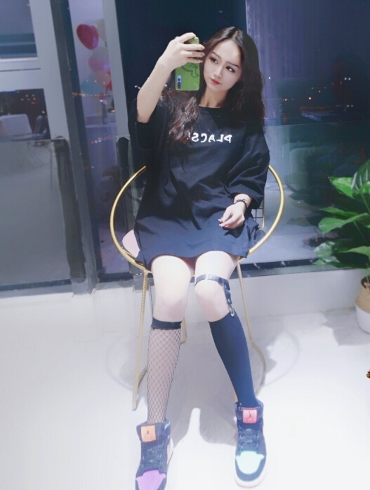 美女主播好奇求投食2