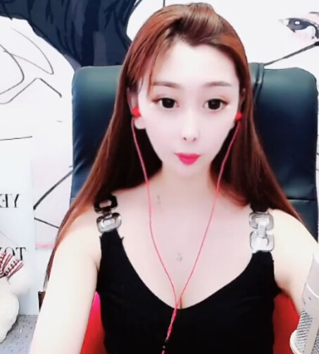 美女主播晒傲人身材 风韵好看2