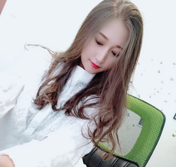 两位美女主播连麦pk 越聊越投缘2