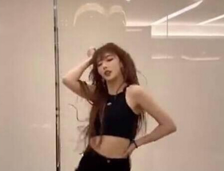 孔雪儿翻跳BLACKPINK新歌 舞蹈又美又飒1
