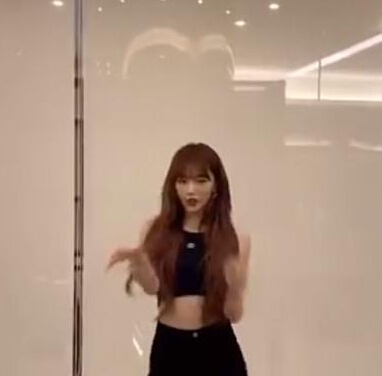孔雪儿翻跳BLACKPINK新歌 舞蹈又美又飒2