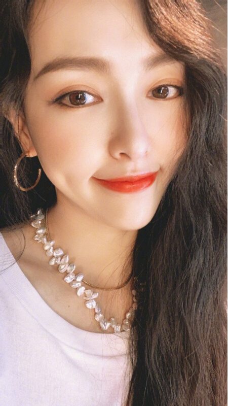 唐嫣产后晒照 身材纤细素颜出镜状态好2