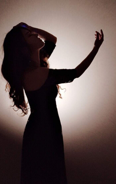 直播间主播马多余 手指间都是爱心3